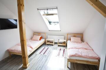 Фото номера Трехместный номер Хостелы Hostel 33 г. Тшебиня 4